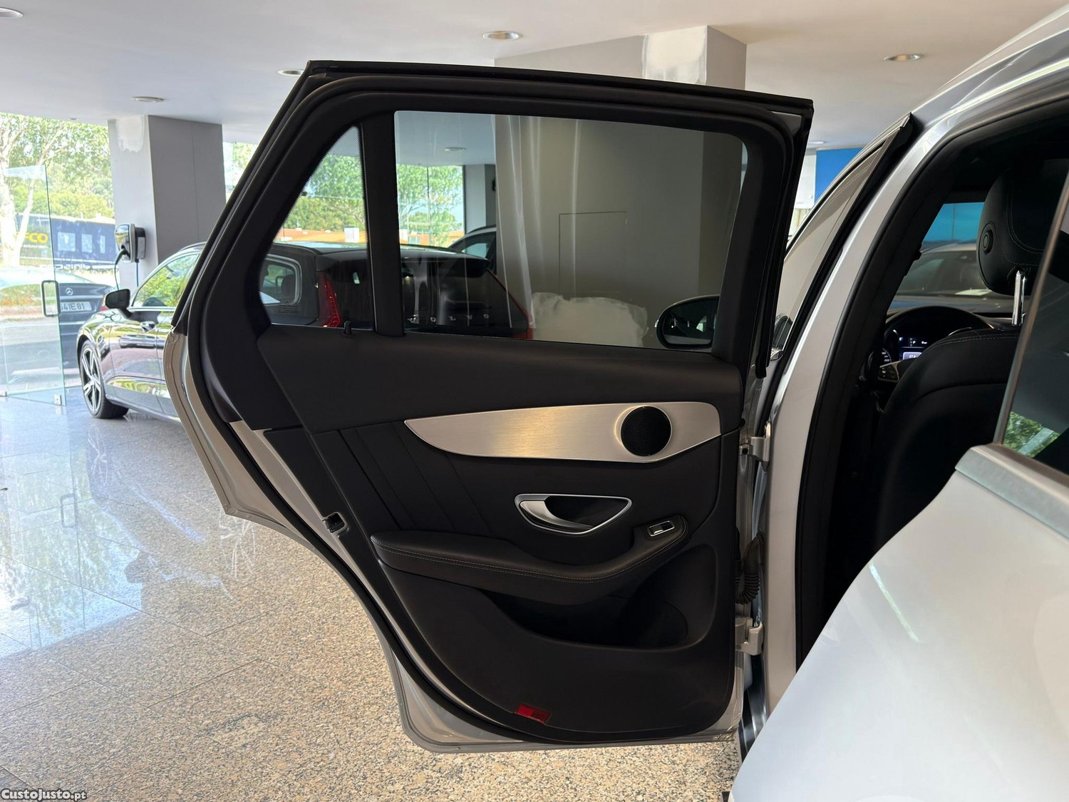Mercedes-Benz GLC 220 d 4Matic 9G-TRONIC AMG Line — fotografia 4