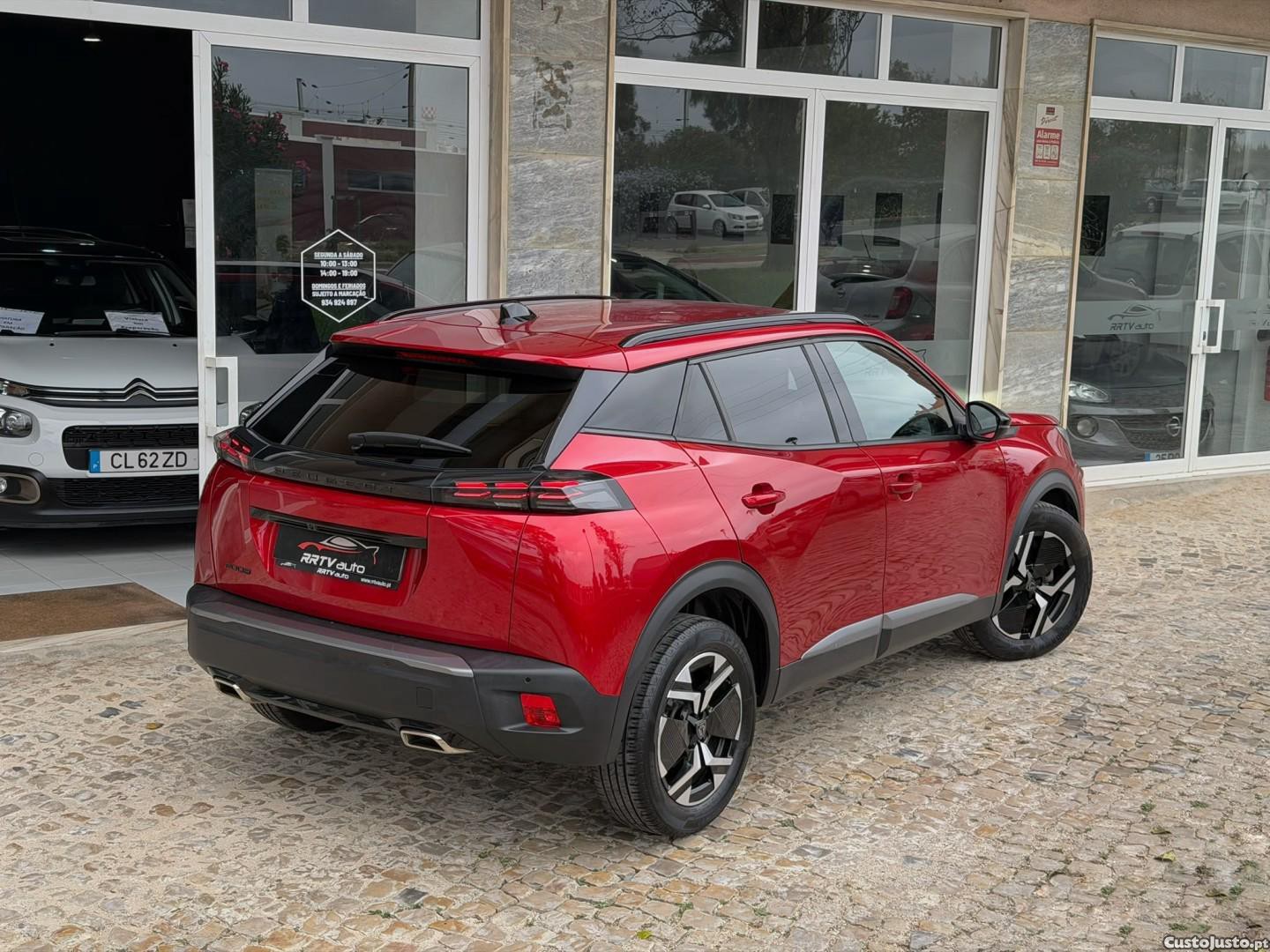 Peugeot 2008 PureTech 130 EAT8 GT — photo 4