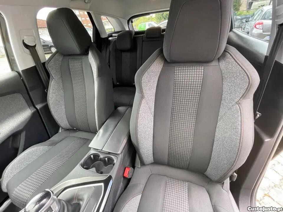 Peugeot 3008 1.5 BlueHDi Active Pack — fotografia 3
