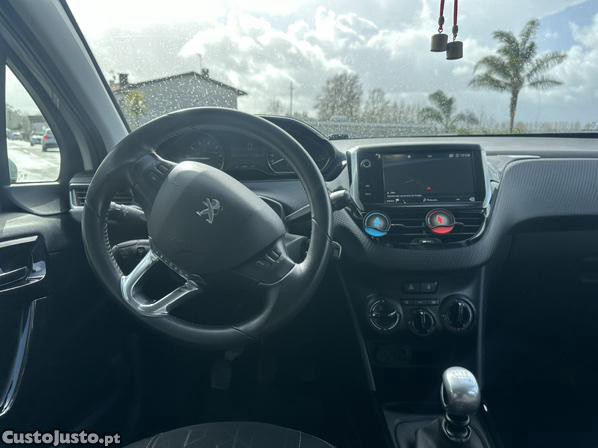 Peugeot 2008 1.2 Style 110cv caixa 6 velocidades — fotografia 4