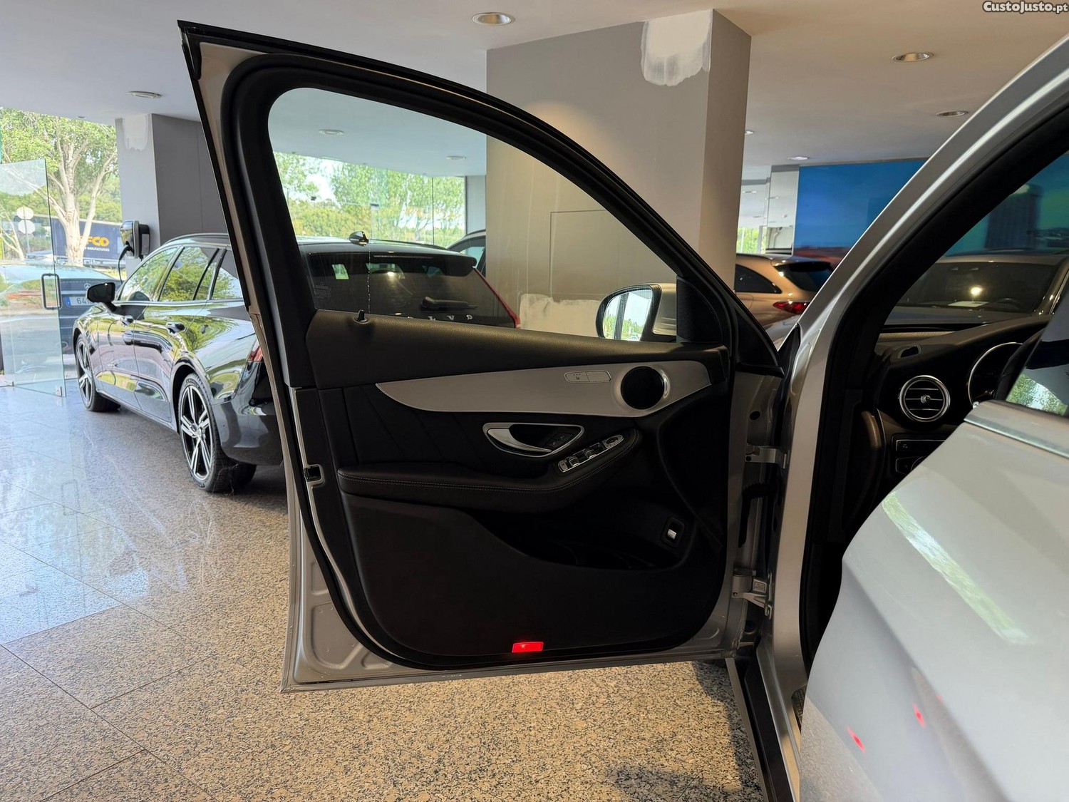 Mercedes-Benz GLC 220 d 4Matic 9G-TRONIC AMG Line — fotografia 22