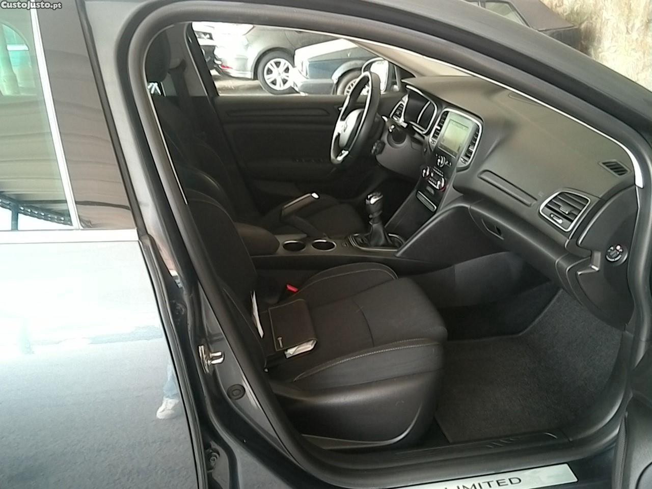 Renault Mégane Sport Tourer 1.5 Blue DCI Limited 115cv — fotografia 18
