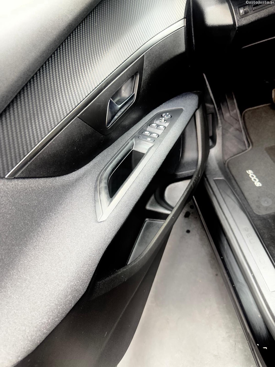 Peugeot 5008 1.5 bluehdi EAT8 Active Pack — fotografia 5
