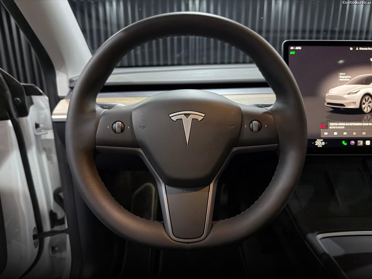 Tesla Model Y Long Range Dual Motor AWD — fotografia 7