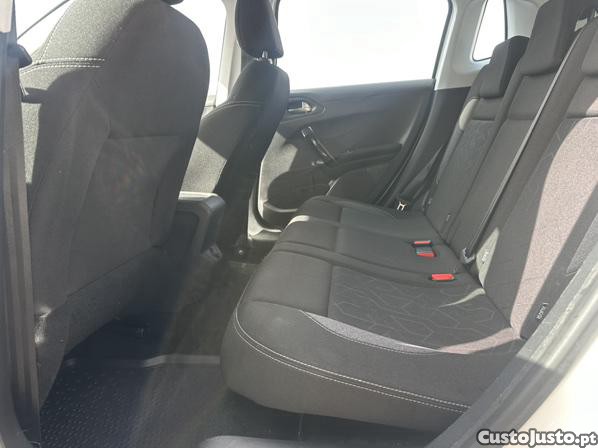 Peugeot 2008 1.2 Style 110cv caixa 6 velocidades — fotografia 3
