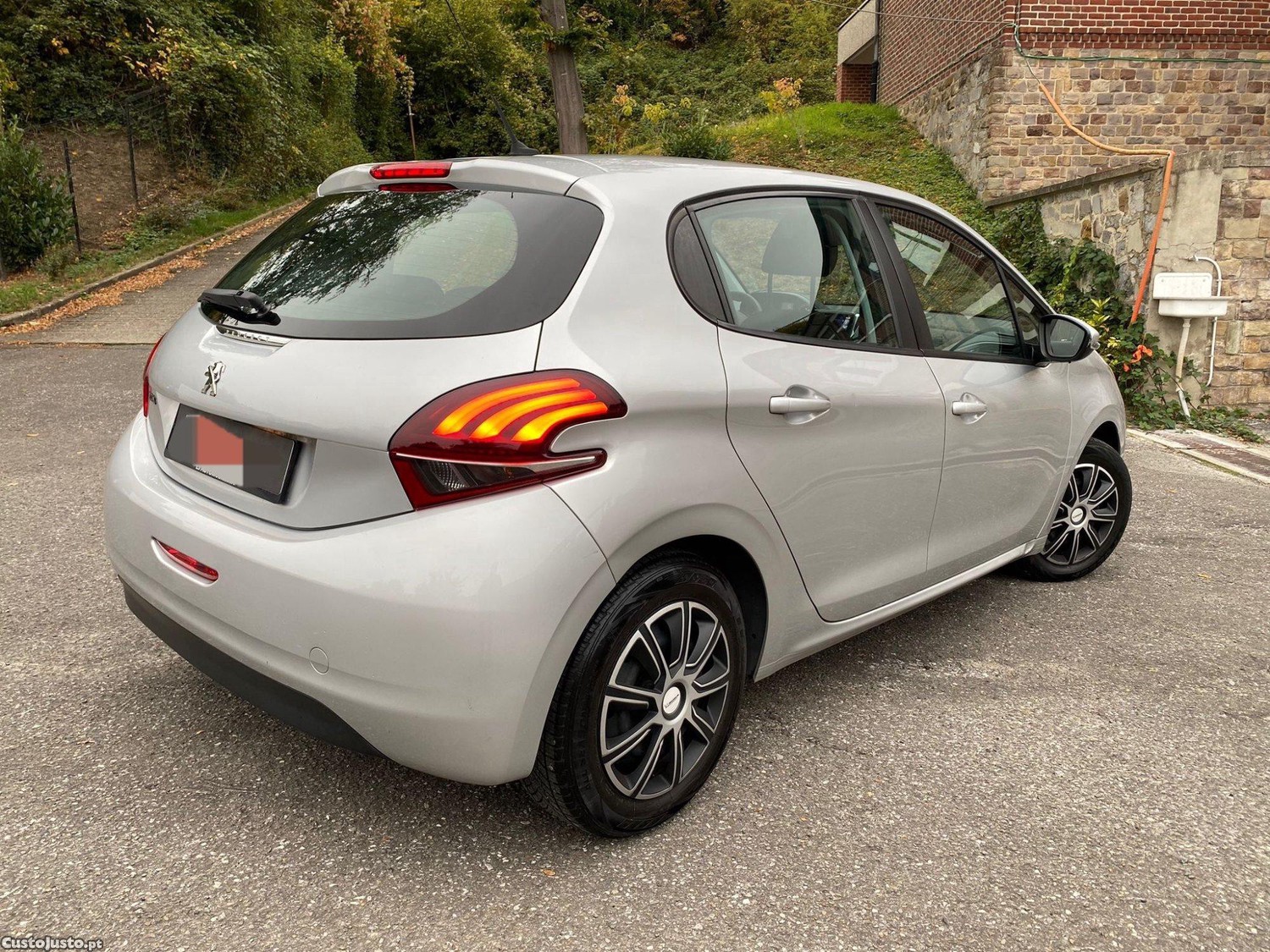 Peugeot 208 1.6 hdi active — fotografia 6