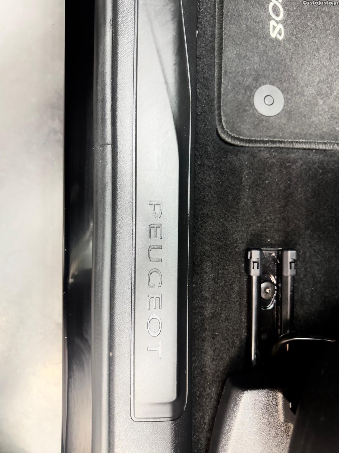 Peugeot 5008 1.5 bluehdi EAT8 Active Pack — fotografia 4