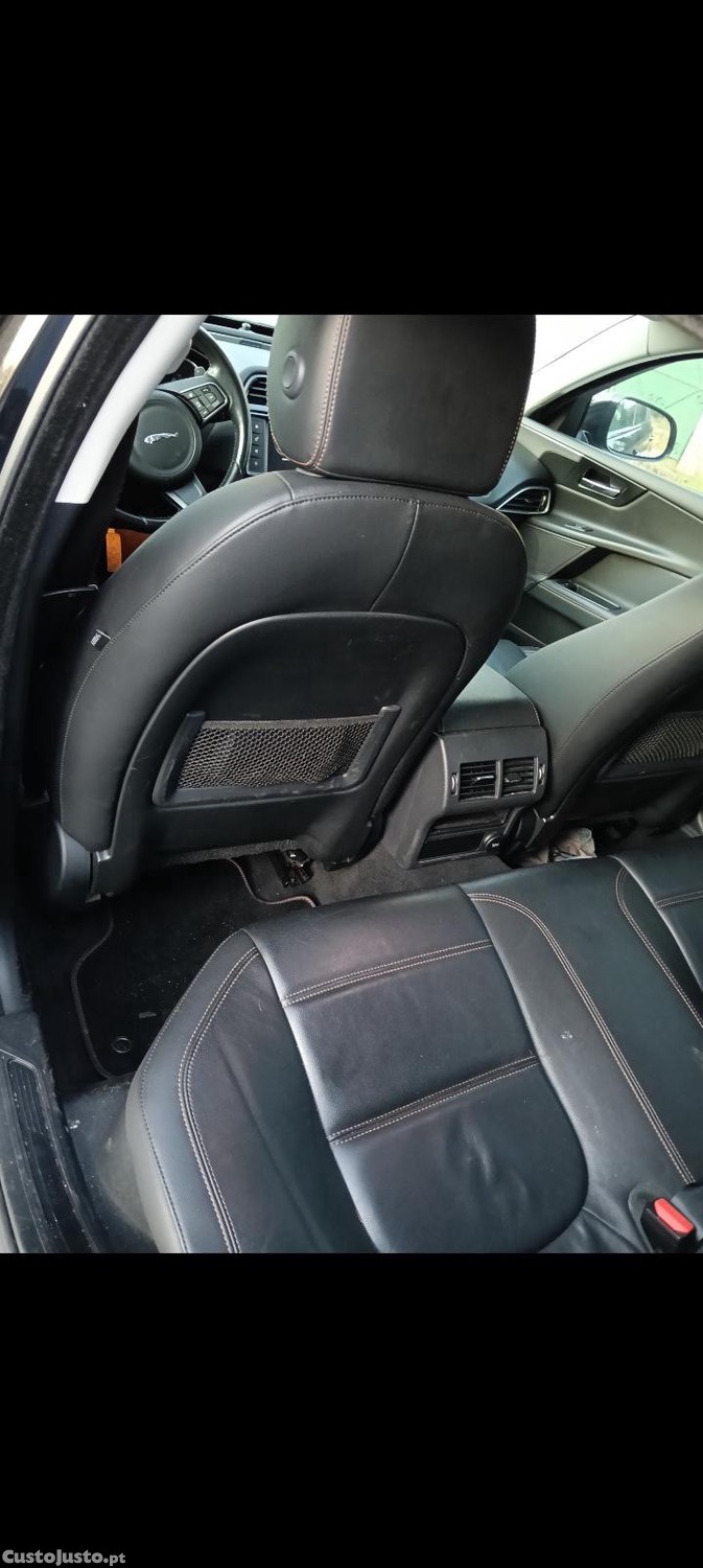 Jaguar XE Xe — fotografia 2