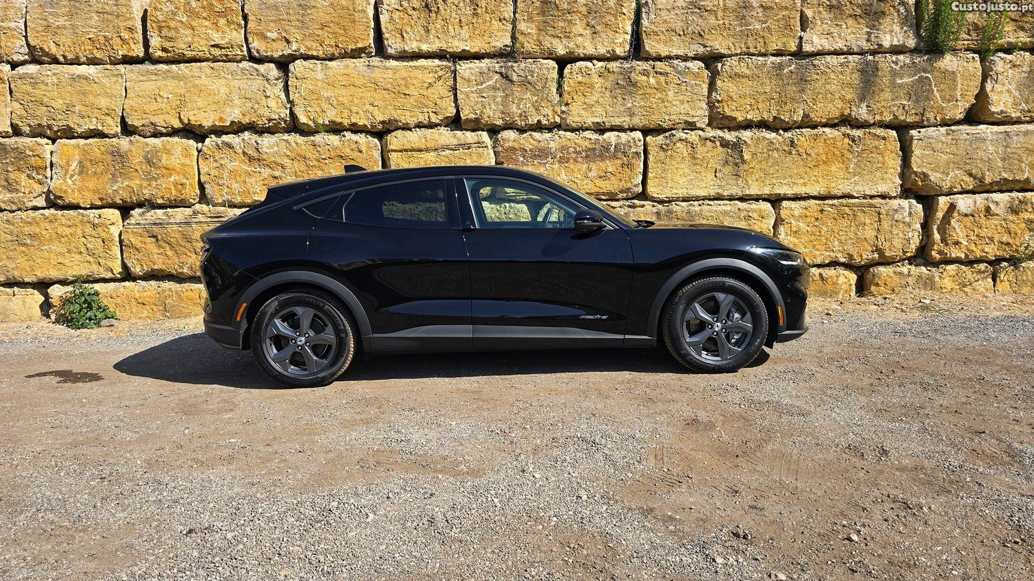 Ford Mustang Mach-E Premium — fotografia 28
