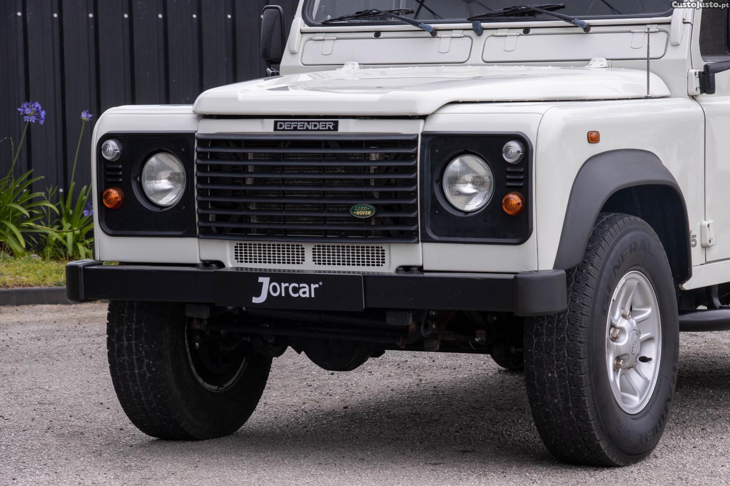 Land Rover Defender 110 SW 2.5 TD5 E - 06 — photo 5