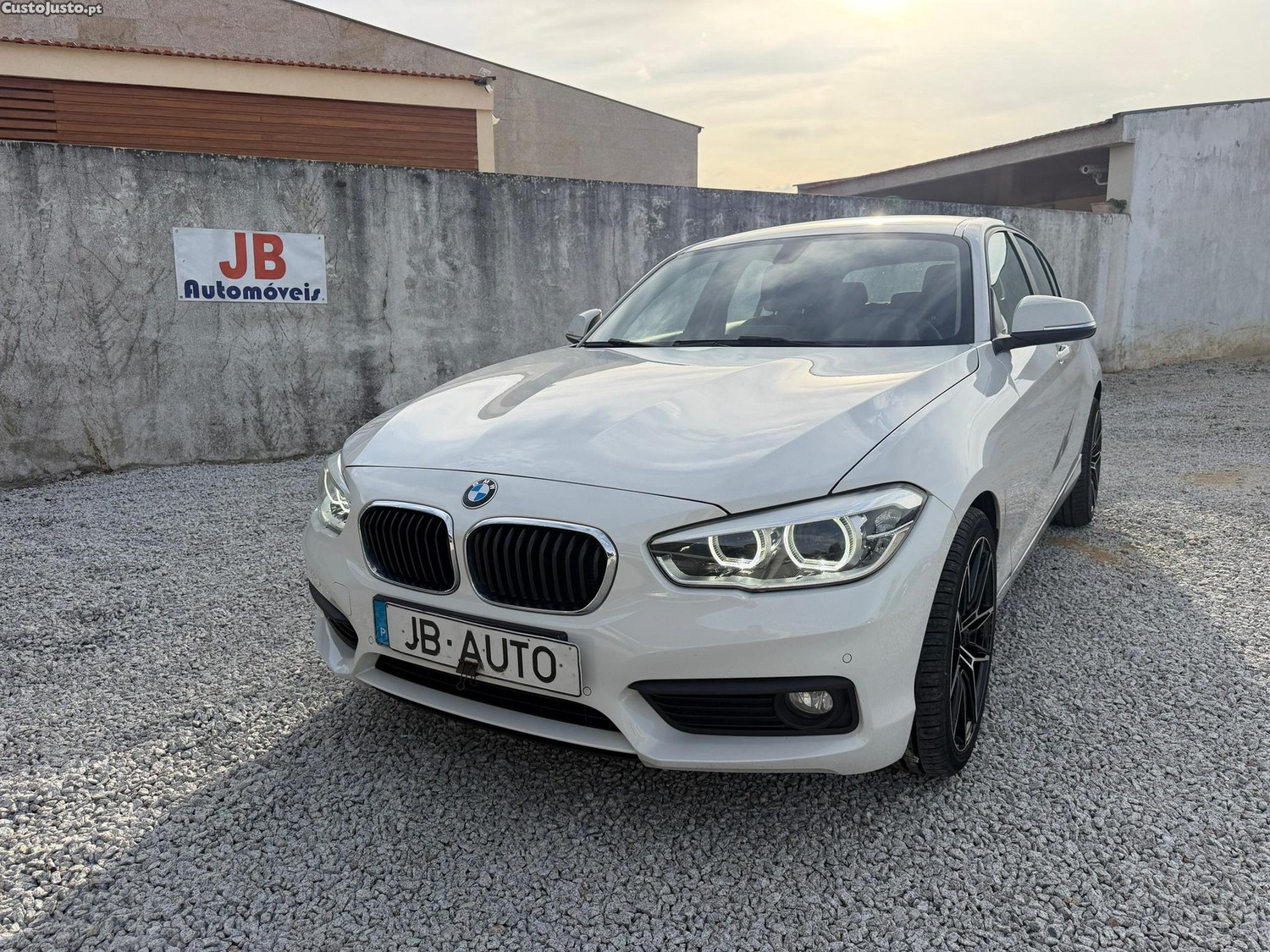 BMW 116 i — fotografia 12