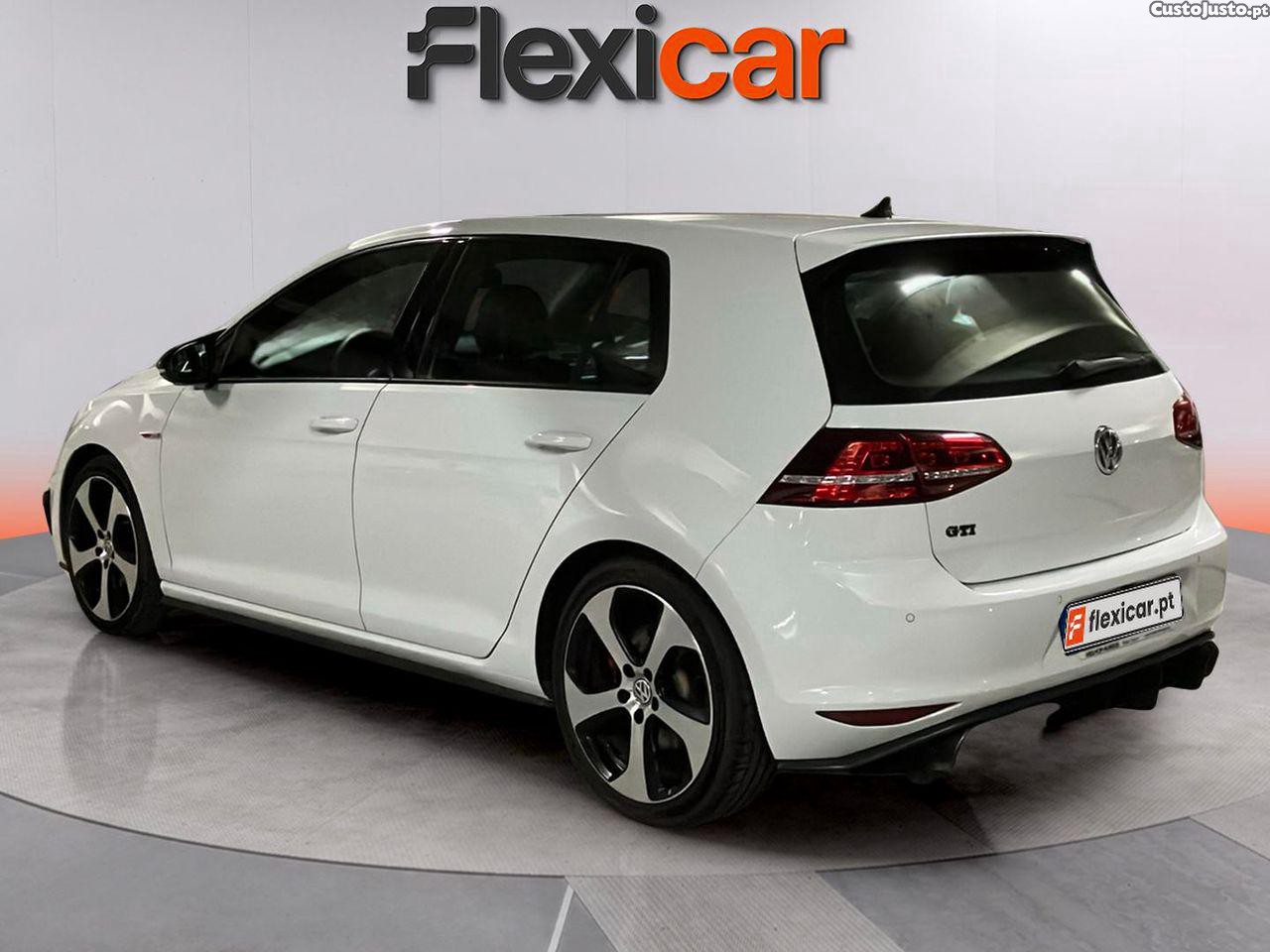 VW Golf 2.0 TSI GTI DSG Performance - 17 — photo 3