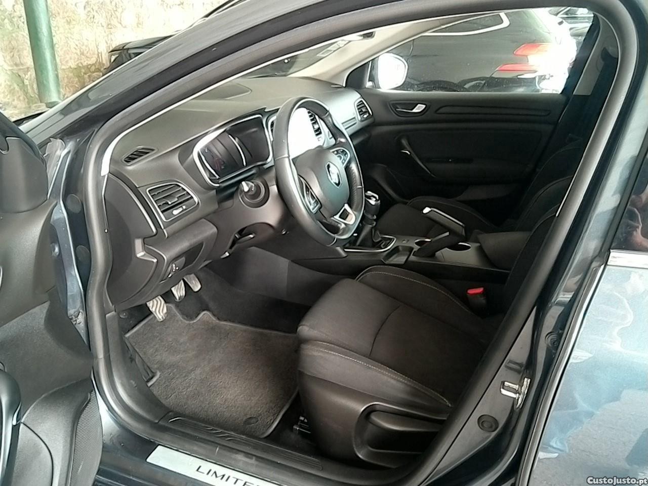 Renault Mégane Sport Tourer 1.5 Blue DCI Limited 115cv — fotografia 19