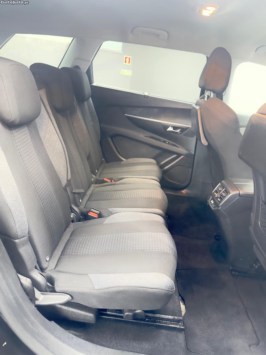 Peugeot 5008 1.5 bluehdi EAT8 Active Pack — fotografia 12