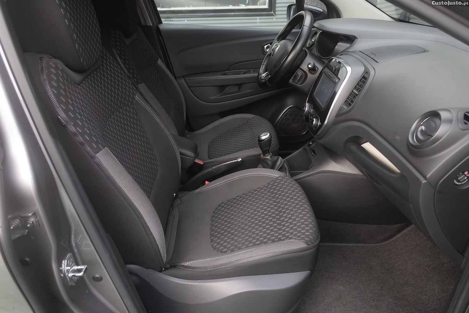Renault Captur 1.5 dCi Exclusive — fotografia 4
