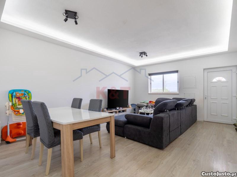 Moradia T5 Com Vista Rio E Garagem E Bom Quintal