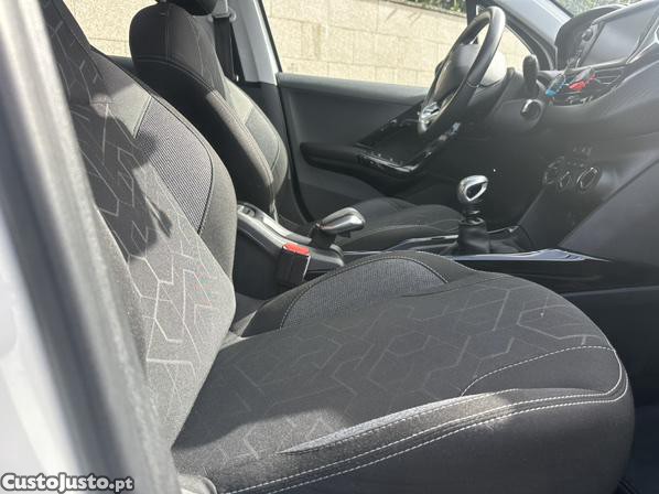 Peugeot 2008 1.2 Style 110cv caixa 6 velocidades — fotografia 10