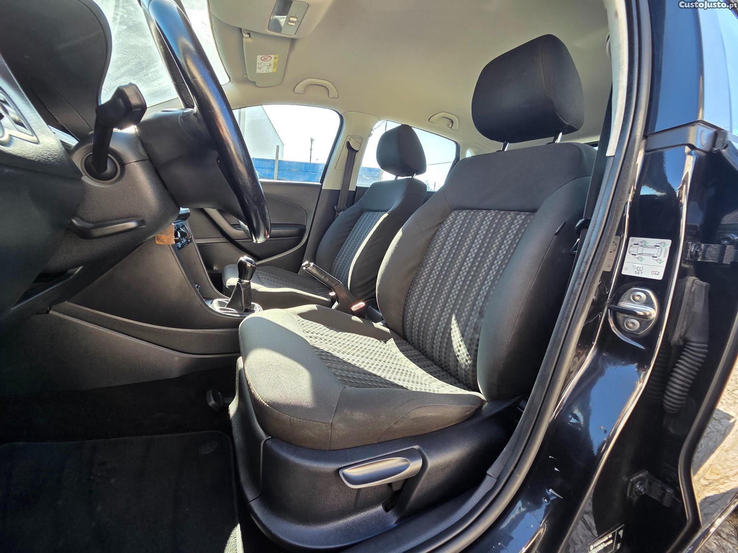 Volkswagen Polo 1.4 TDi BlueMotion — fotografia 5