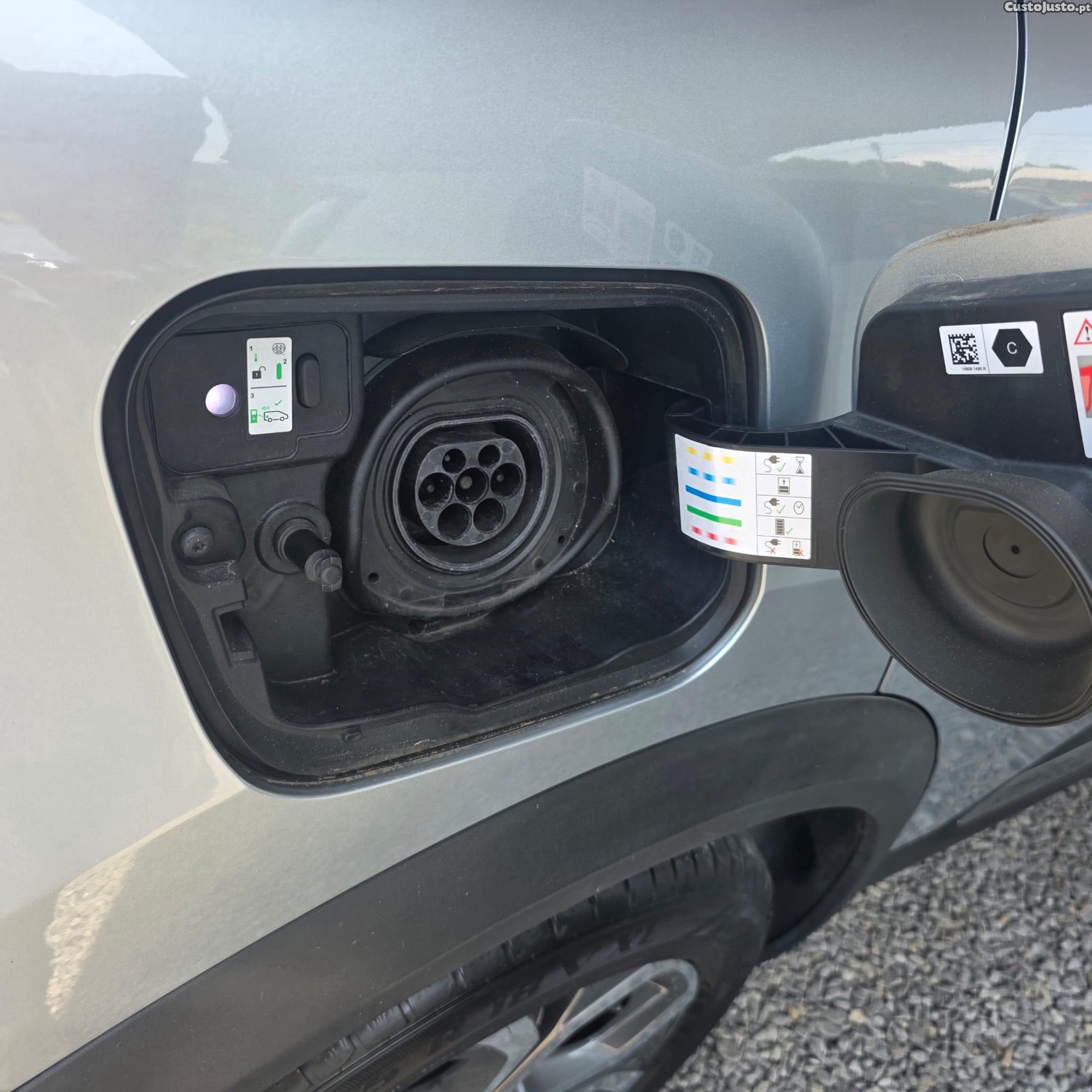 Renault Captur 1.6 E-Tech Plug-In Exclusive — fotografia 8