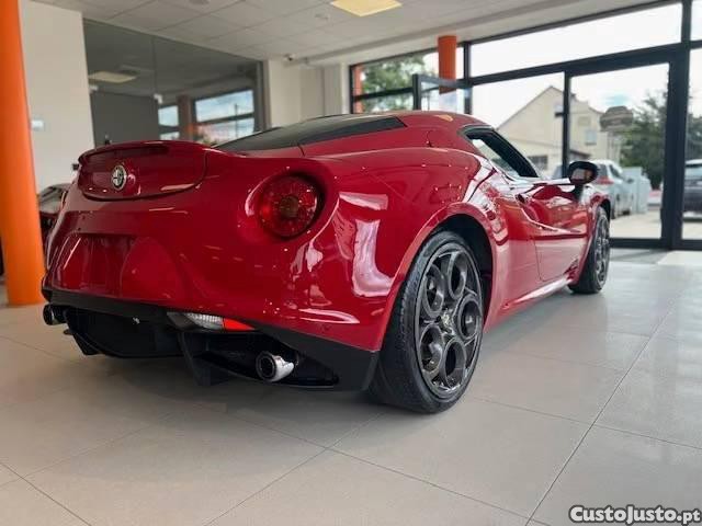 Alfa Romeo 4C Coupé - 15 — photo 4