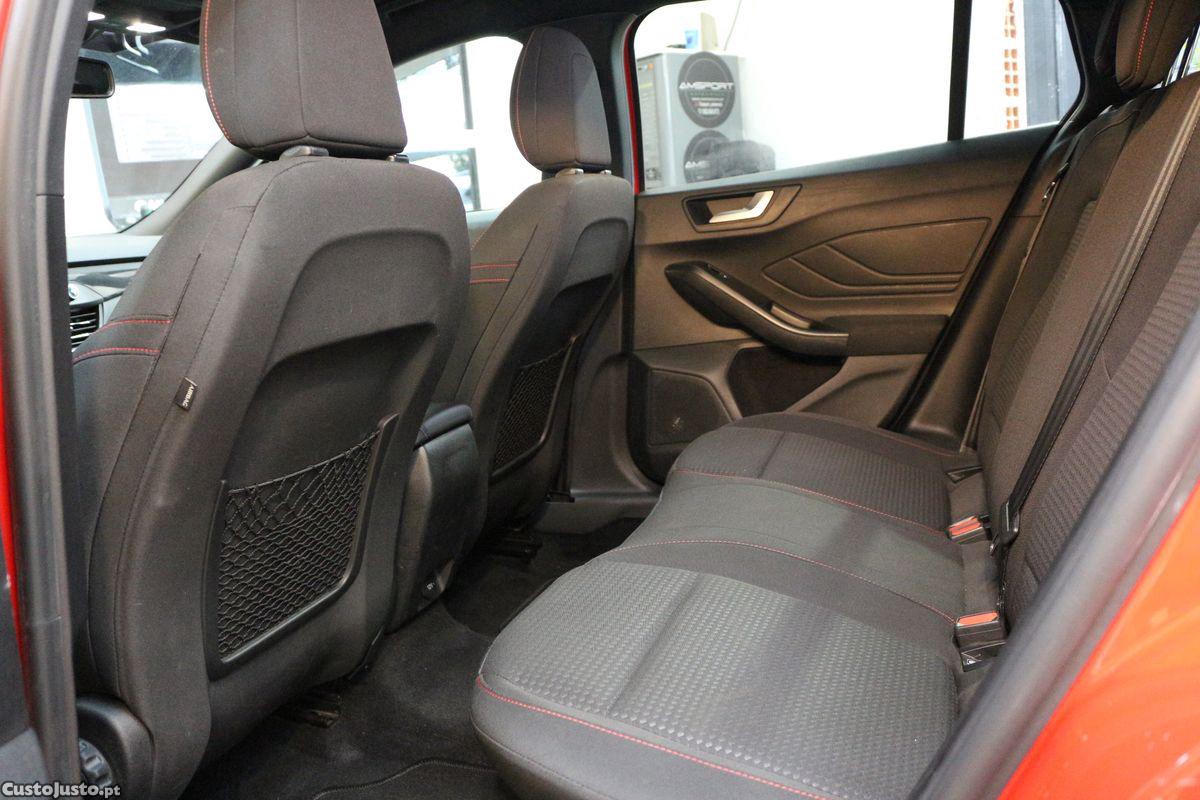 Ford Focus 1.0 EcoBoost S&S ST-LINE — fotografia 3