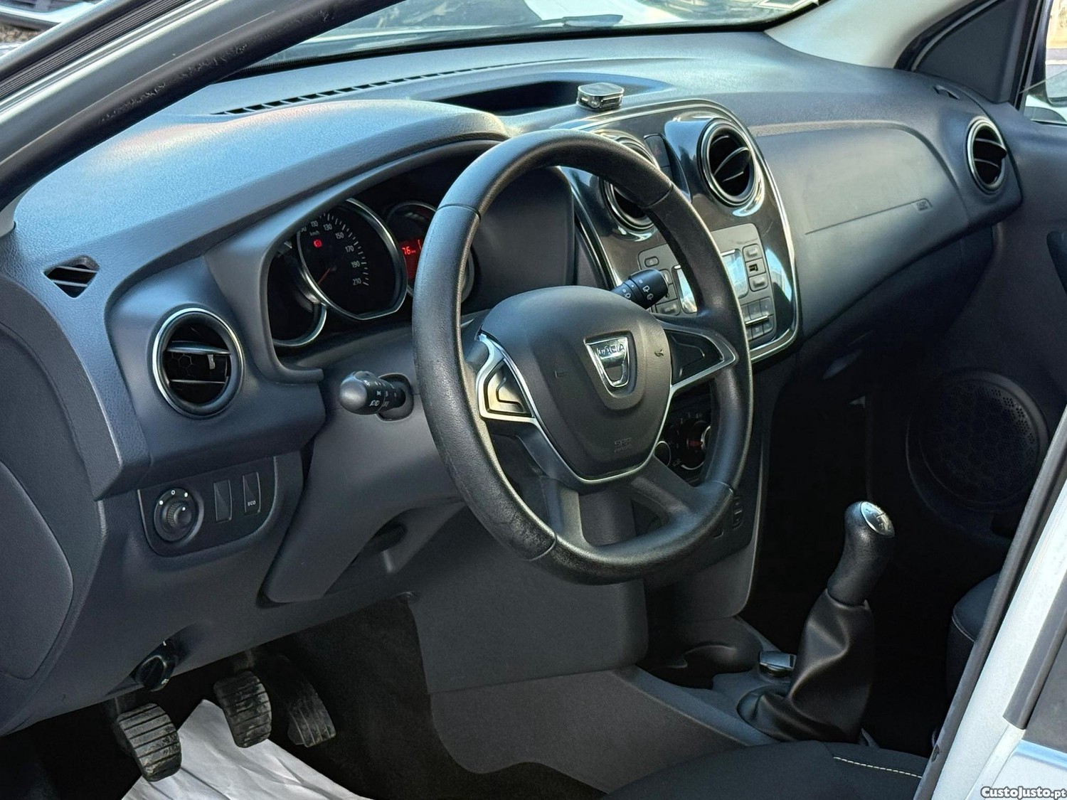 Dacia Logan 0.9 TCe Confort — photo 5
