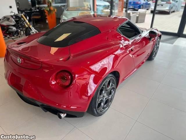 Alfa Romeo 4C Coupé - 15 — photo 5