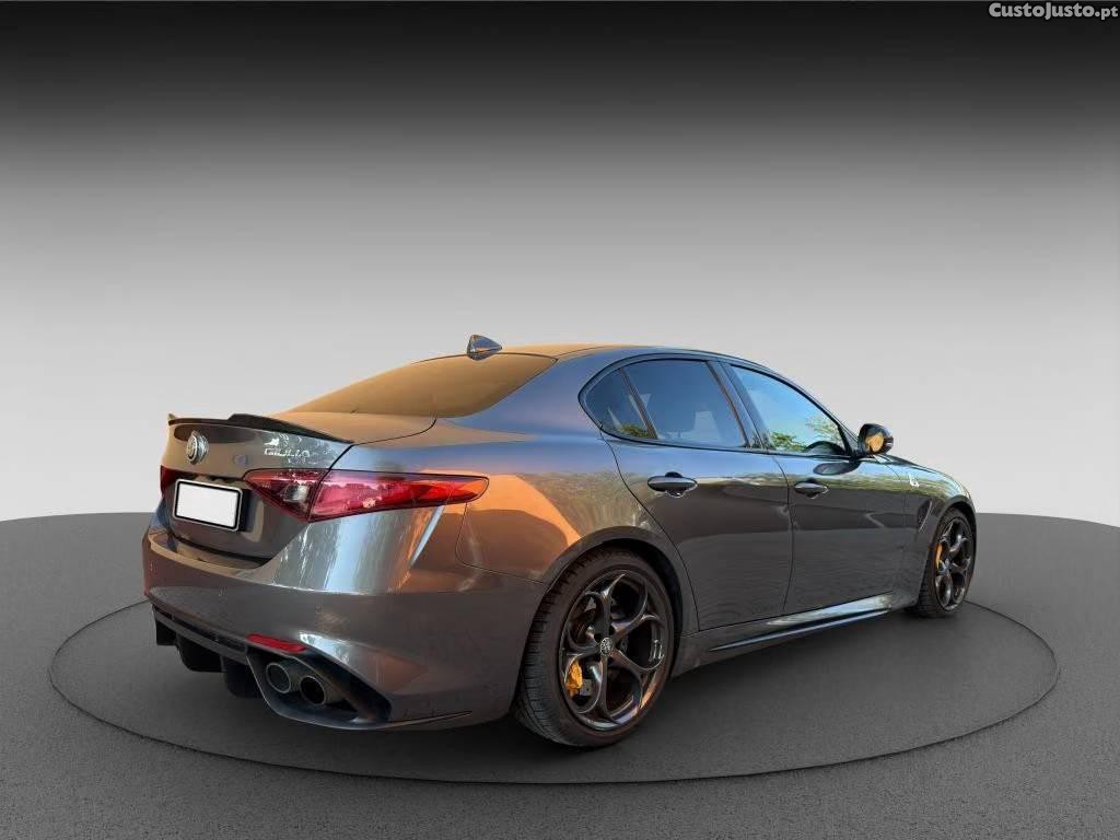 Alfa Romeo Giulia 2.9 Bi-Turbo Quadrifoglio AT8 - 19 foto 3