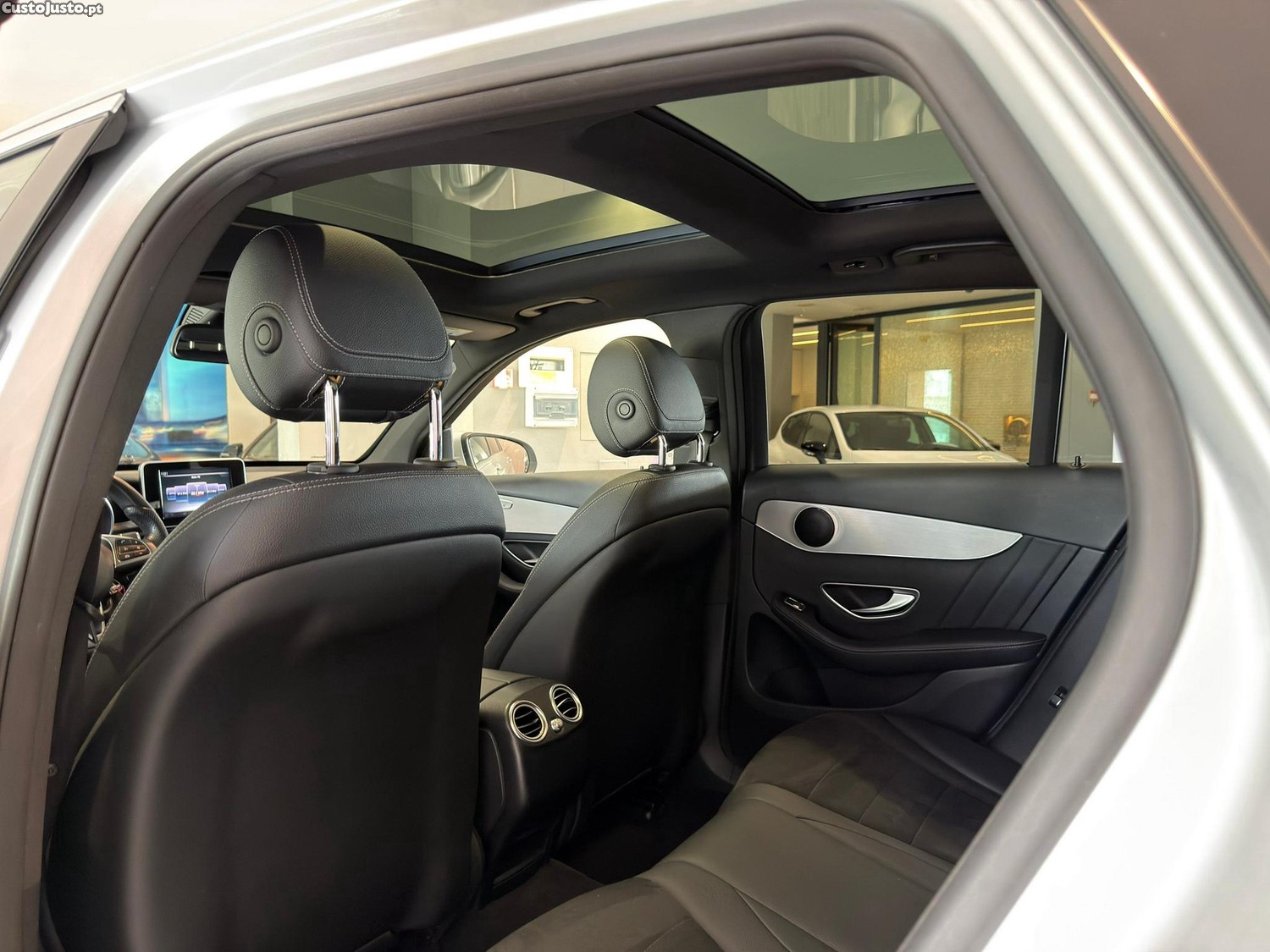 Mercedes-Benz GLC 220 d 4Matic 9G-TRONIC AMG Line — fotografia 3