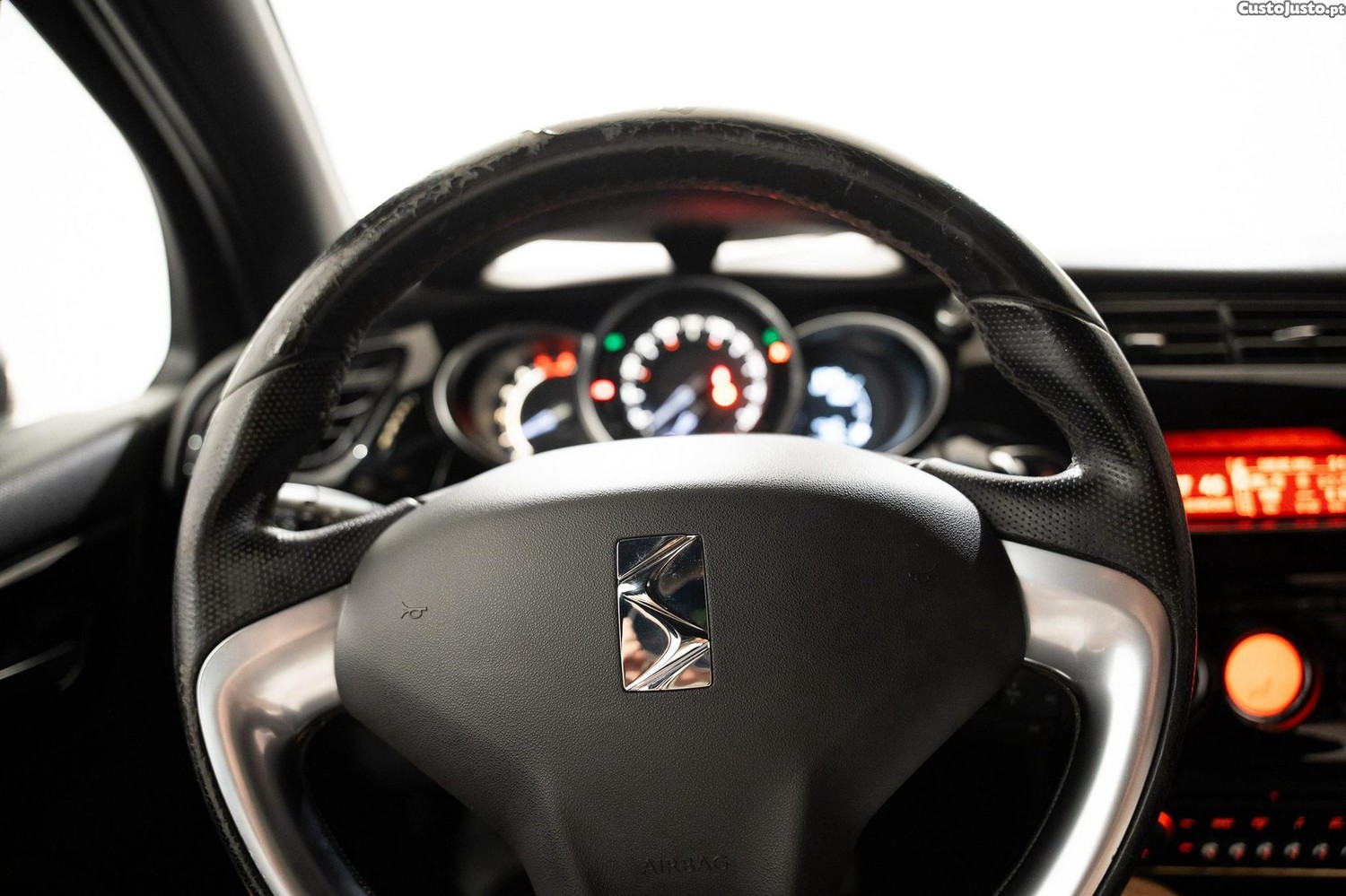 Citroën DS3 1.6 e-HDi So Chic — fotografia 9