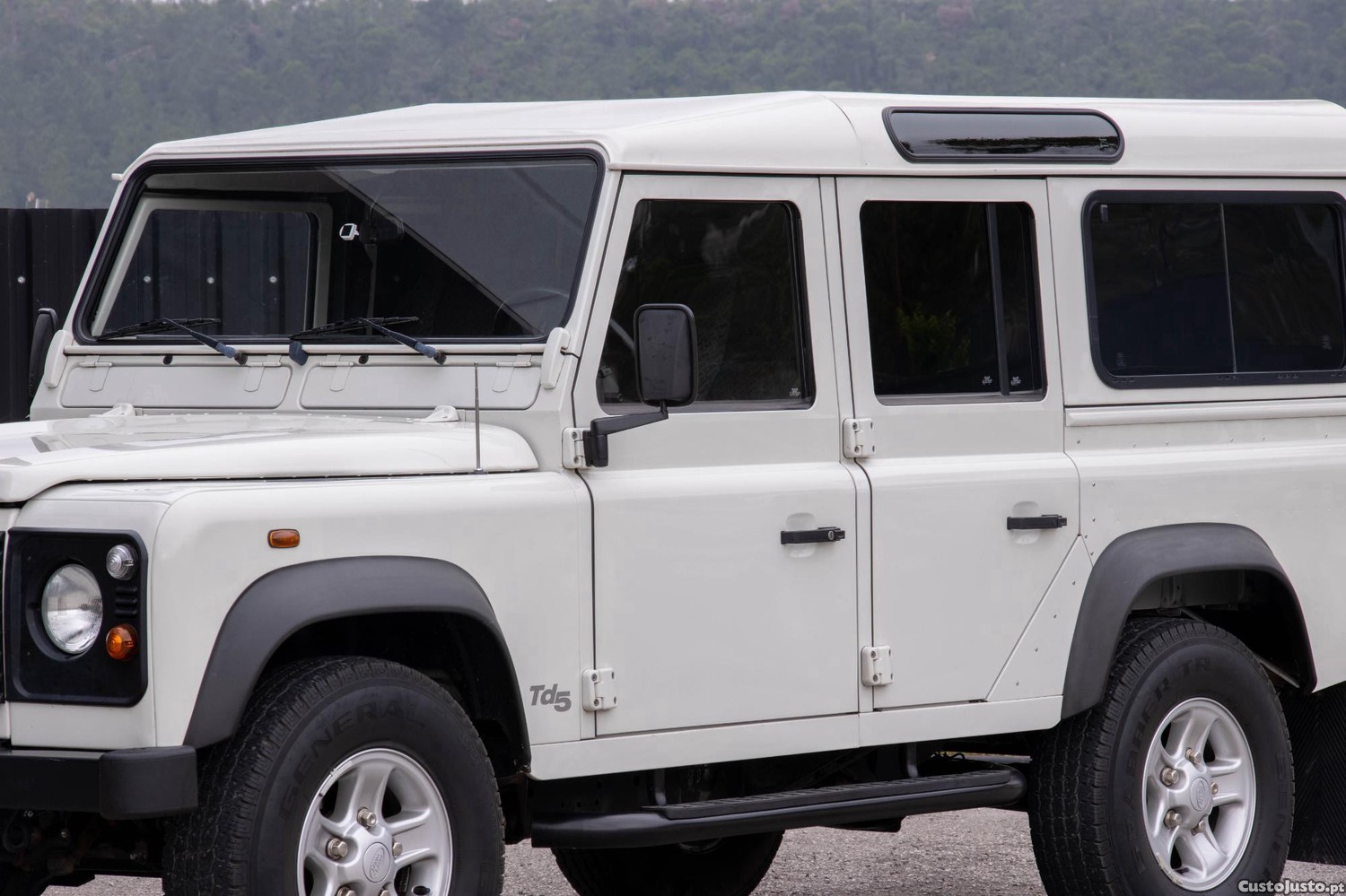 Land Rover Defender 110 SW 2.5 TD5 E - 06 — photo 3