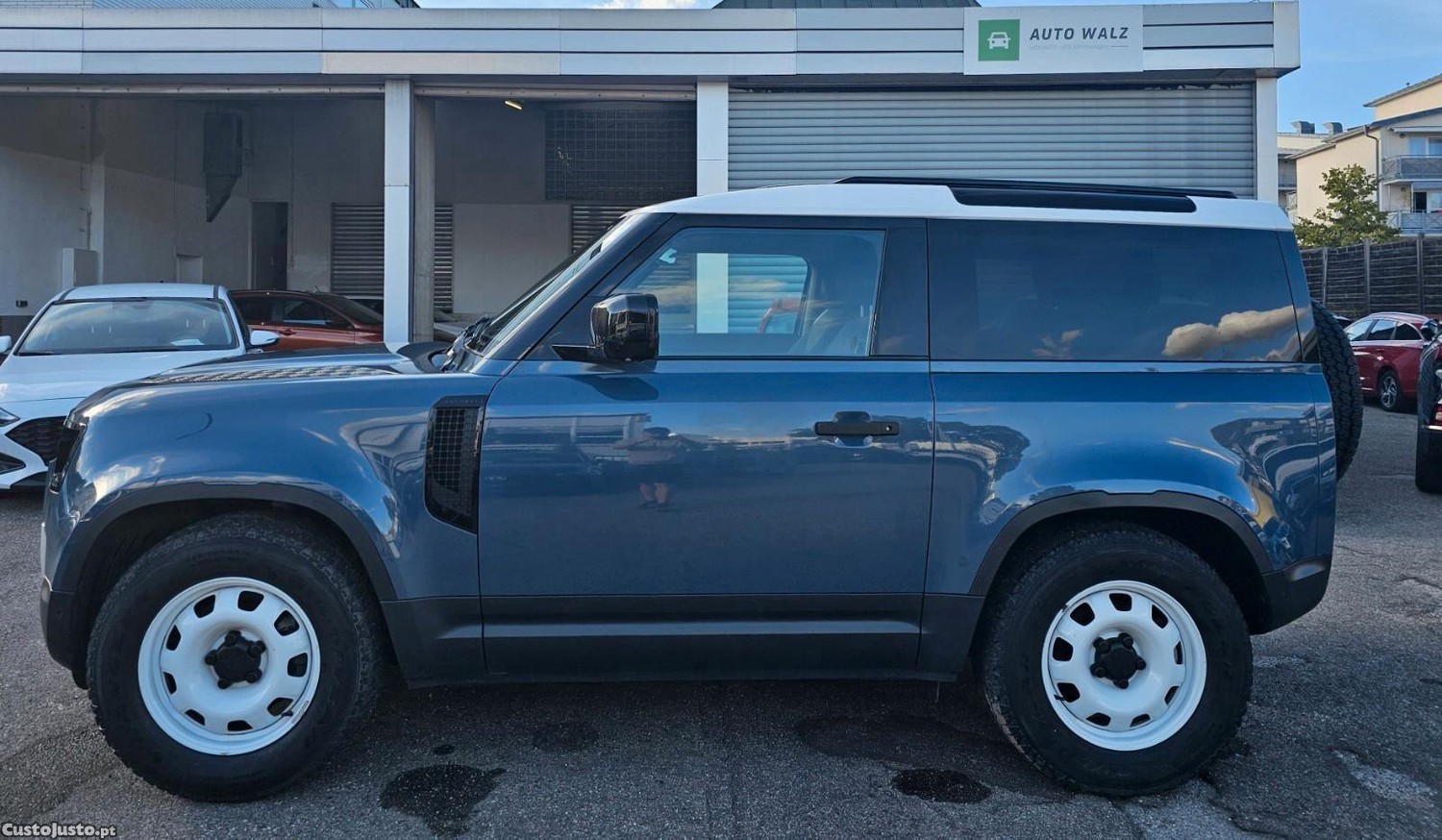 Land Rover Defender 3.0 D200 90 AWD X-Dynamic SE - 21 foto 2