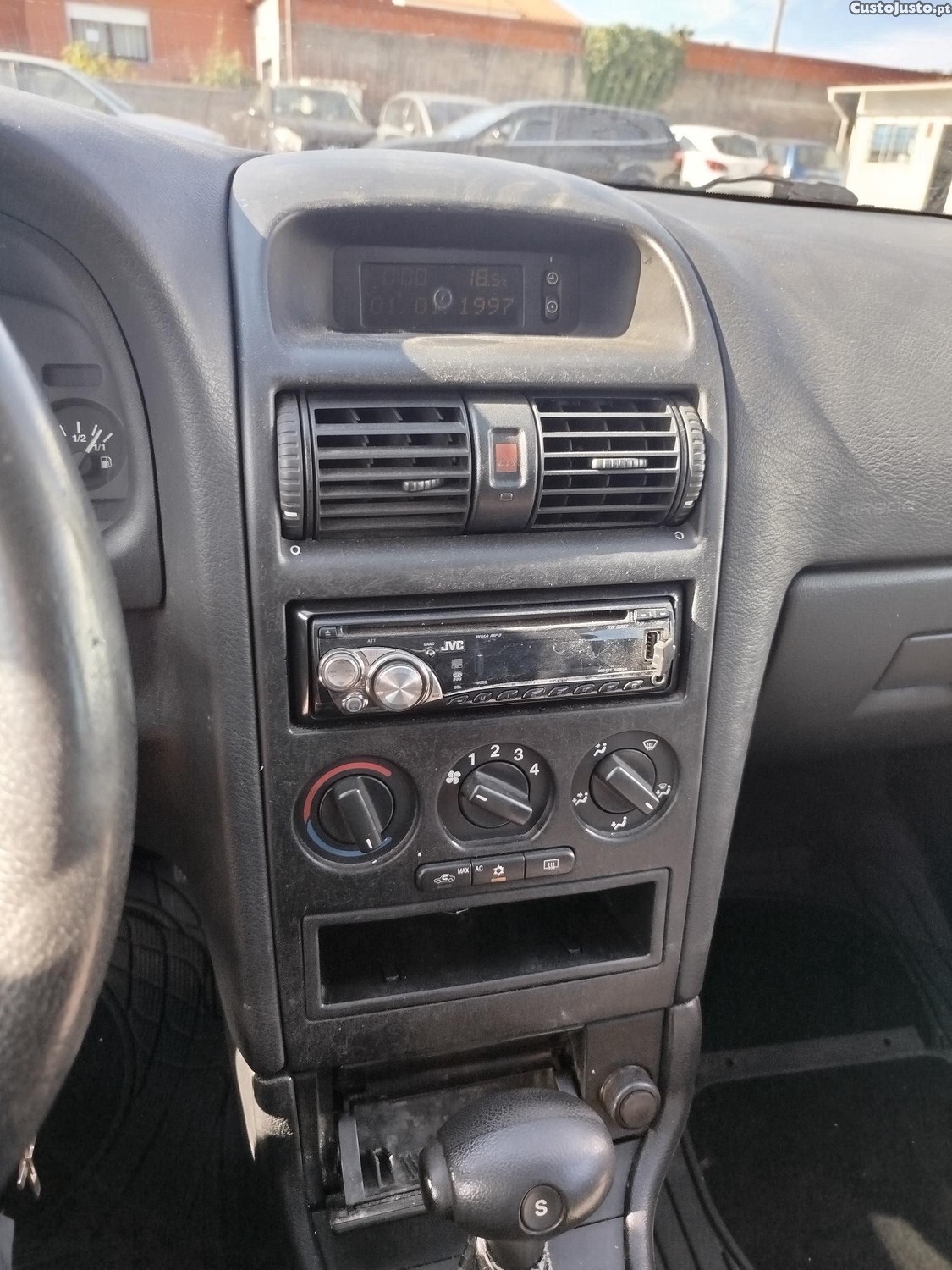 Opel Astra Sedan - 99 foto 4