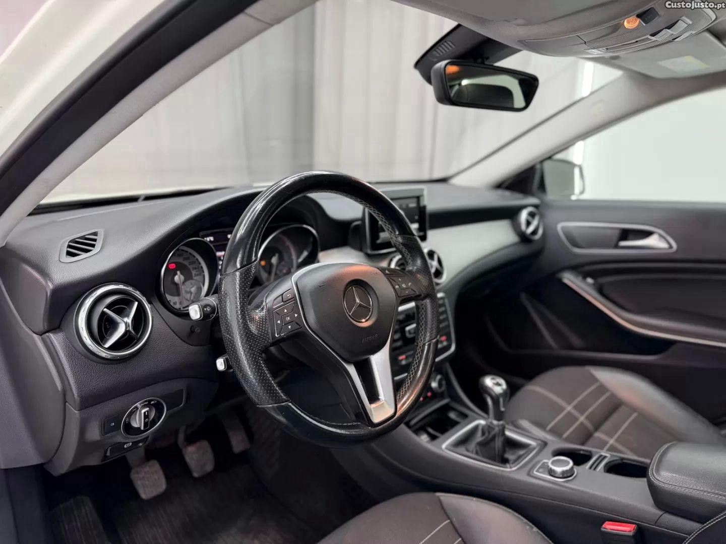 Mercedes-Benz GLA 200 Urban — fotografia 4