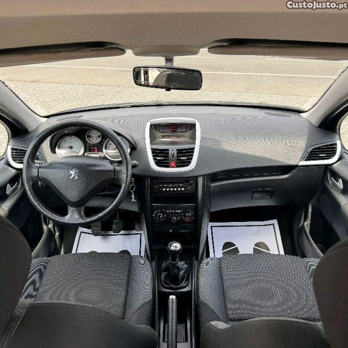 Peugeot 207 1.4 Hdi — fotografia 3