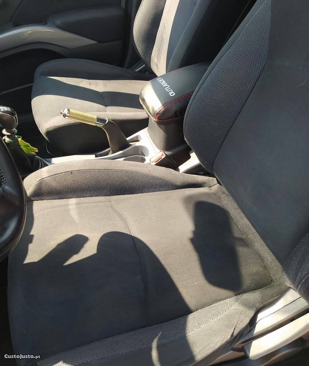 Mitsubishi Outlander 2.0 DI_D INSTYLE 4WD - 08 foto 5