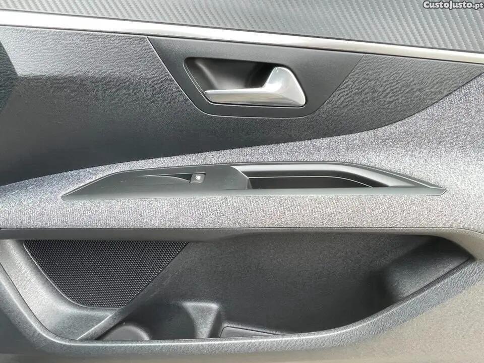Peugeot 3008 1.5 BlueHDi Active Pack — fotografia 8