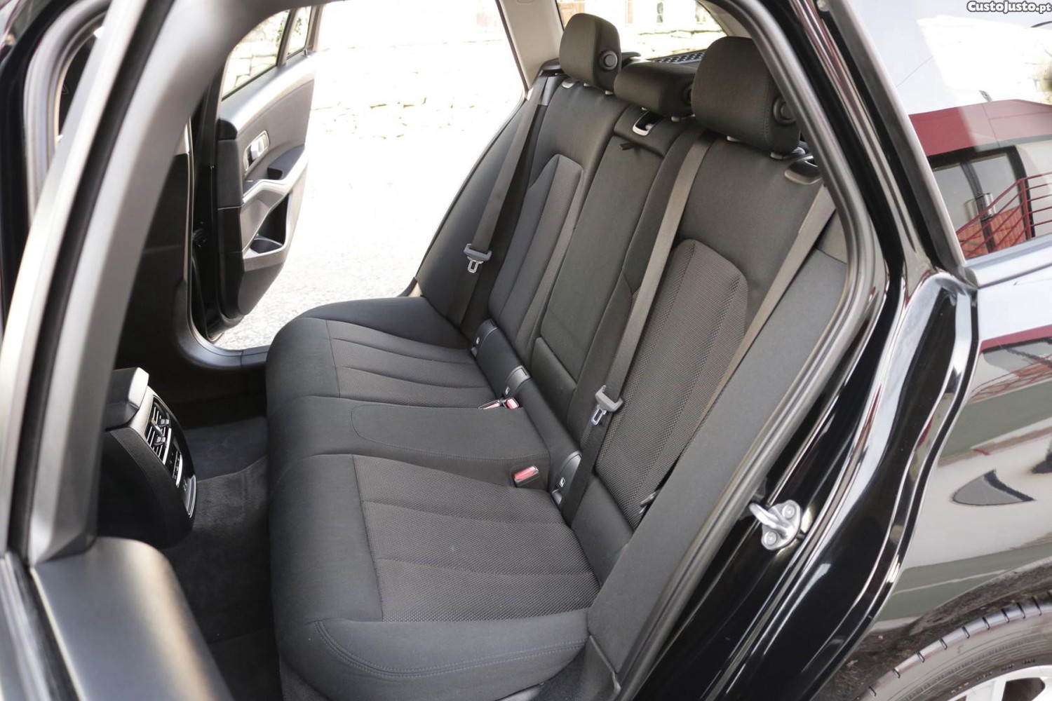 BMW 318 d Touring Advantage Auto 150cv — fotografia 32