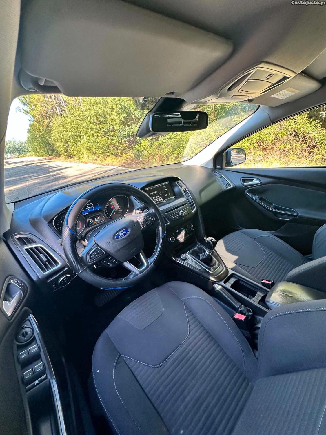 Ford Focus Titanium — fotografia 5