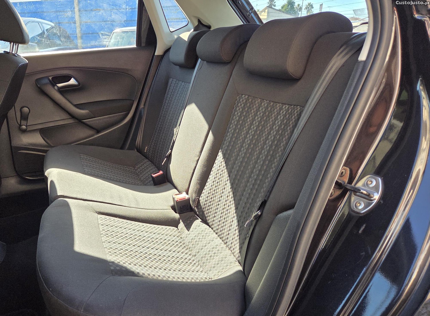 Volkswagen Polo 1.4 TDi BlueMotion — fotografia 6