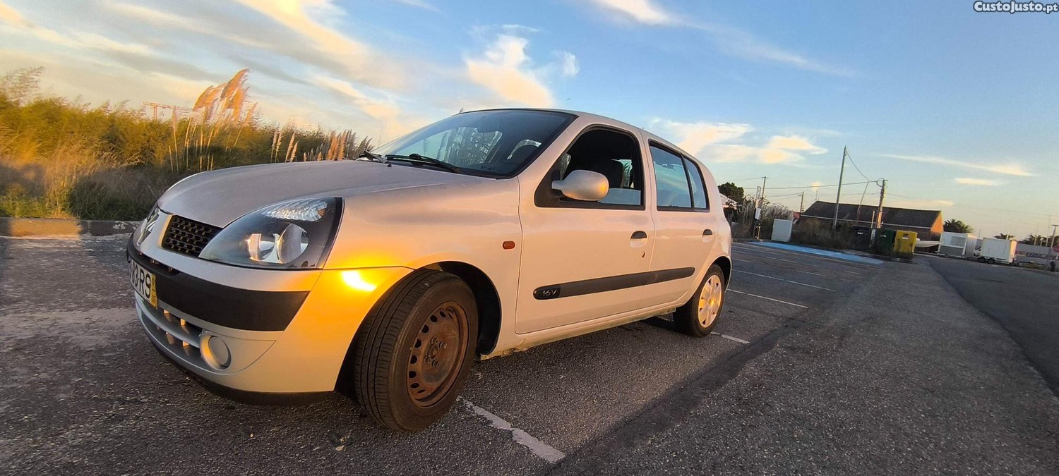 Renault 4 - Clio — fotografia 5