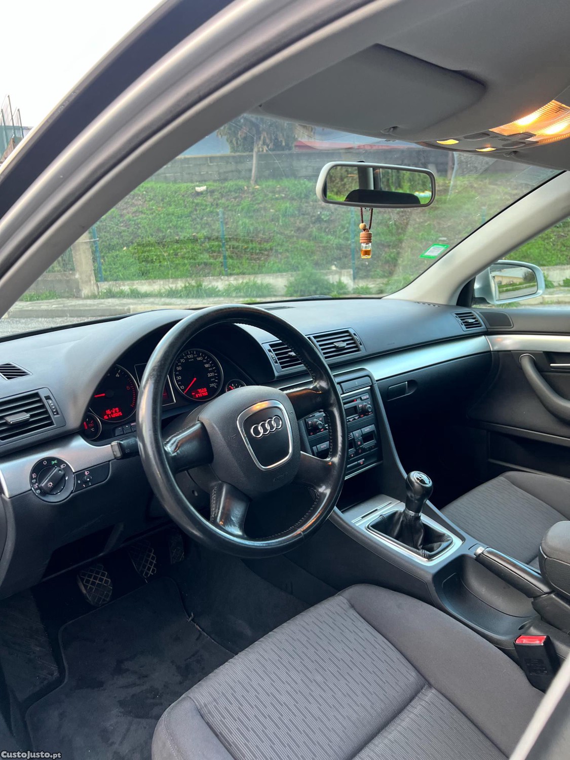 Audi A4 (A4) — photo 5