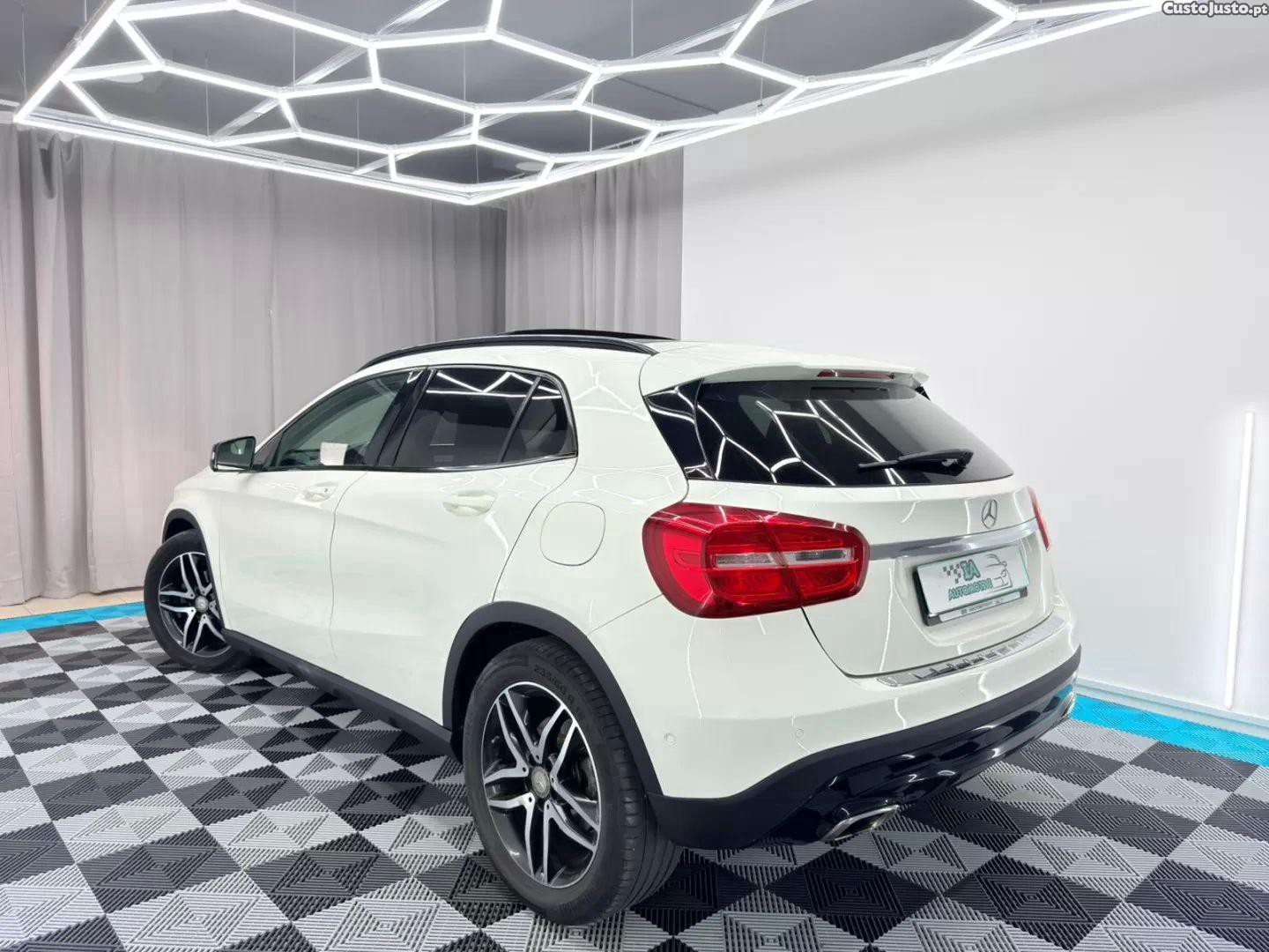 Mercedes-Benz GLA 200 Urban — fotografia 16