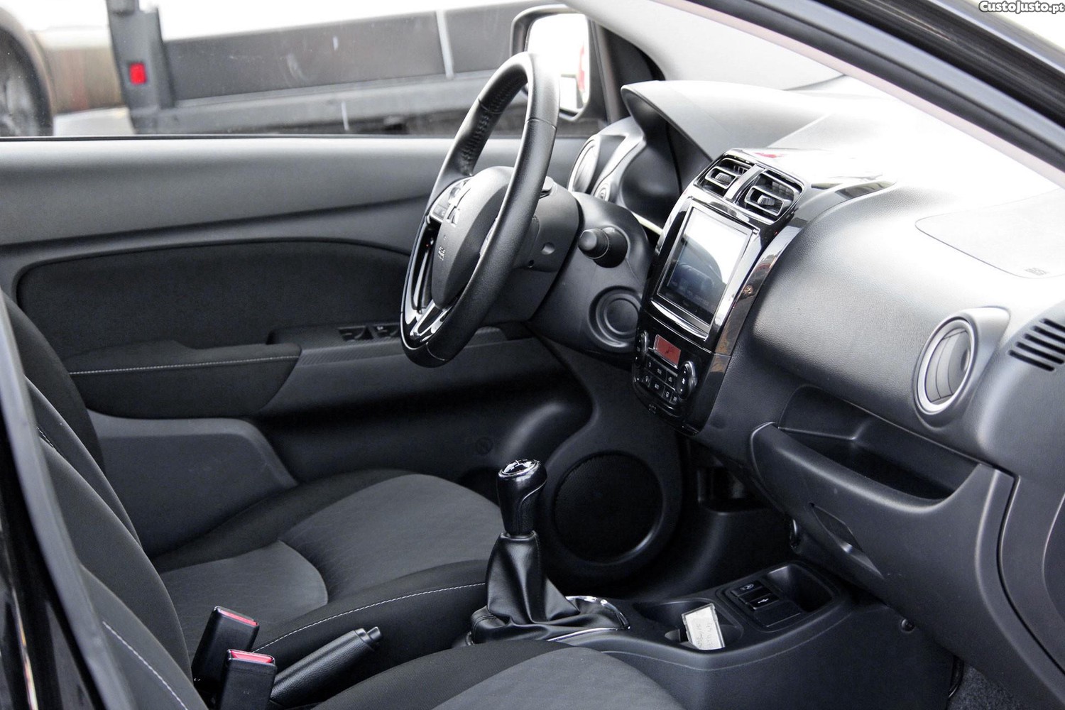 Mitsubishi Space Star 1.2 Connect Edition — fotografia 12
