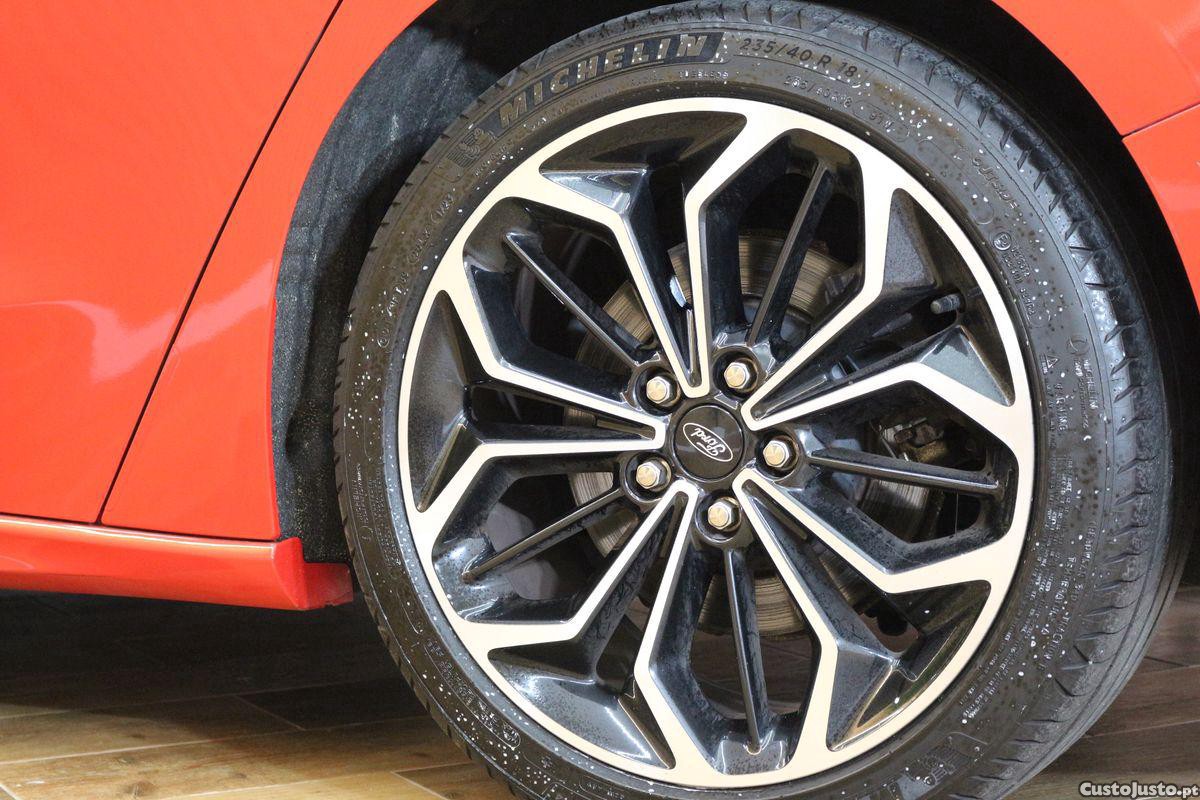 Ford Focus 1.0 EcoBoost S&S ST-LINE — fotografia 5