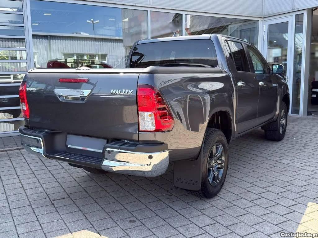 Toyota Hilux 2.4 D-4D 4WD CD Confort Aut. - 24 — photo 3