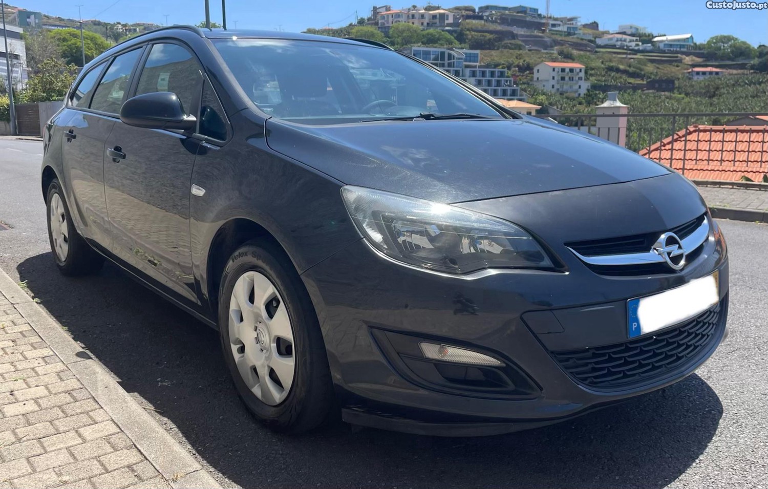 Opel Astra J sports tourer 1.6 CDTi — fotografia 9