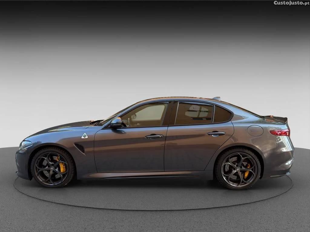 Alfa Romeo Giulia 2.9 Bi-Turbo Quadrifoglio AT8 - 19 foto 2
