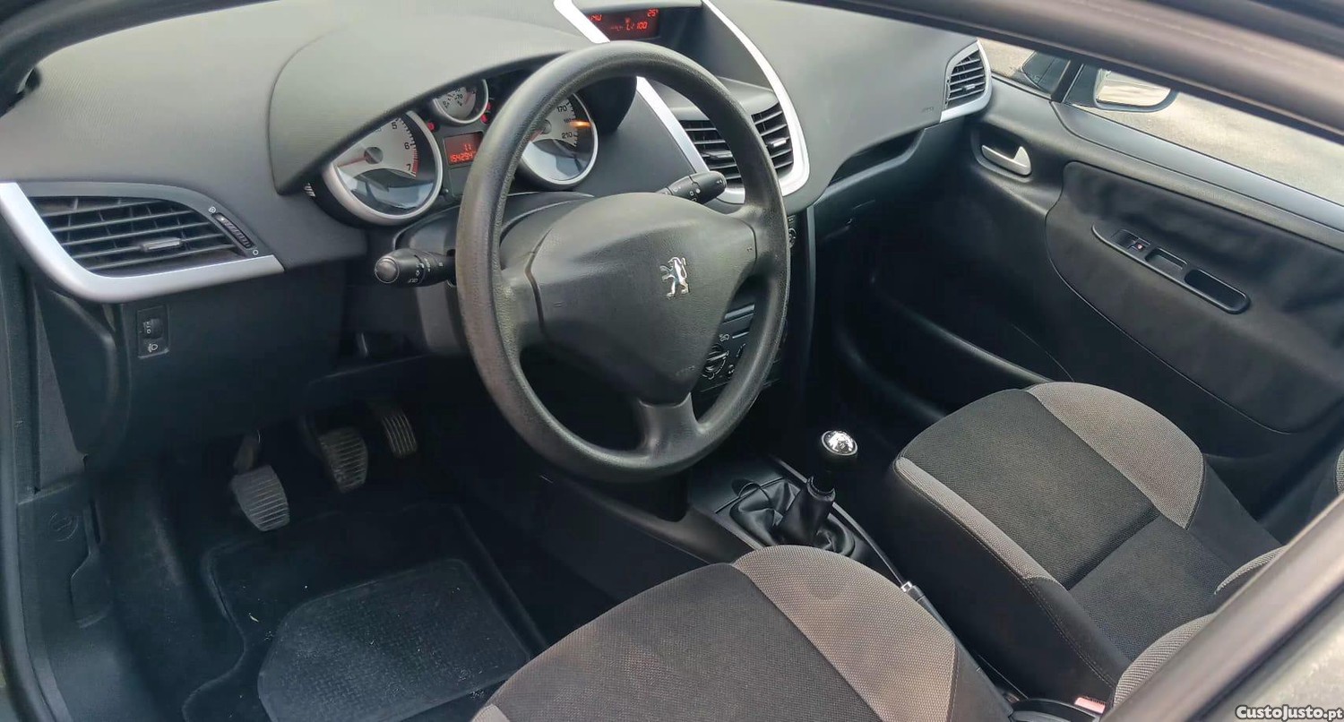 Peugeot 207 1.4 SW — photo 2