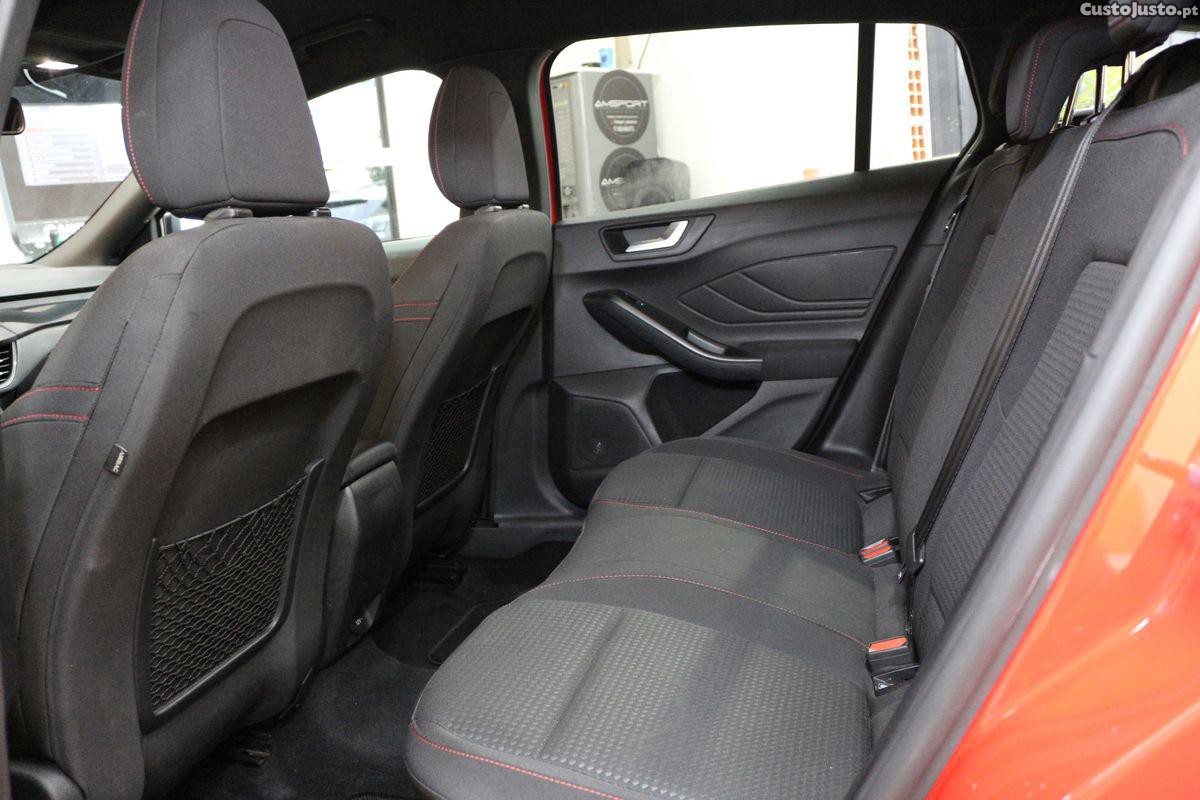 Ford Focus 1.0 EcoBoost S&S ST-LINE — fotografia 4